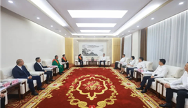 乐山新闻网5月7日报道：：赵波赵迎春赖淑芳黄平林会见我市受赞美的全国全省劳动圭表和先进工作者代表