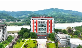 方大集团董事局主席方威在四川钒钛、、、云南钒钛干部大会上强调：：：对峙党建引领 共同致力奋斗 加快推动企业高质量发展